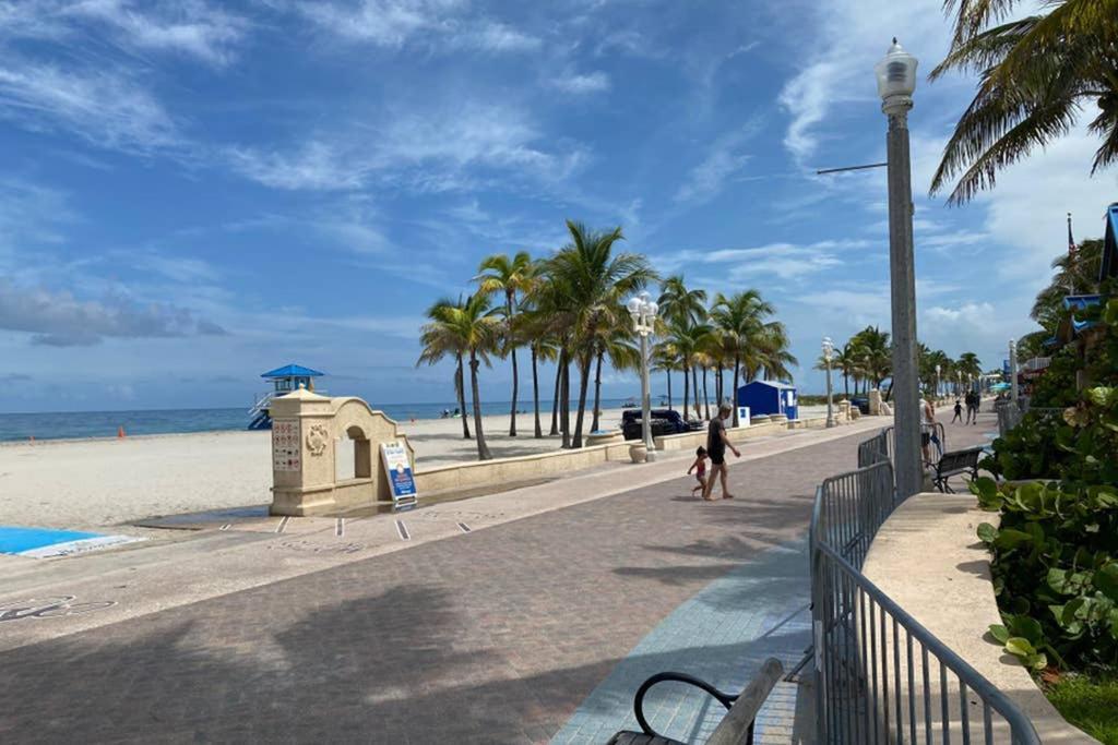 Hollywood Beach Apartments - Walk To The Beach Dış mekan fotoğraf